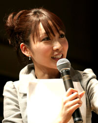 <司会>枦山南美(フリーキャスター)